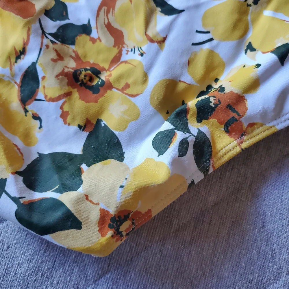 Kortni‎ Jeane girls swim bottoms 8/9
